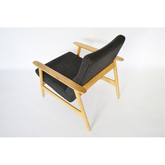 Image 1 of Vintage vilten en beukenhouten Ąžuolas fauteuil van Valerija Ema Cukermanienė voor Vilniaus Baldų Kombinatas, jaren 1960