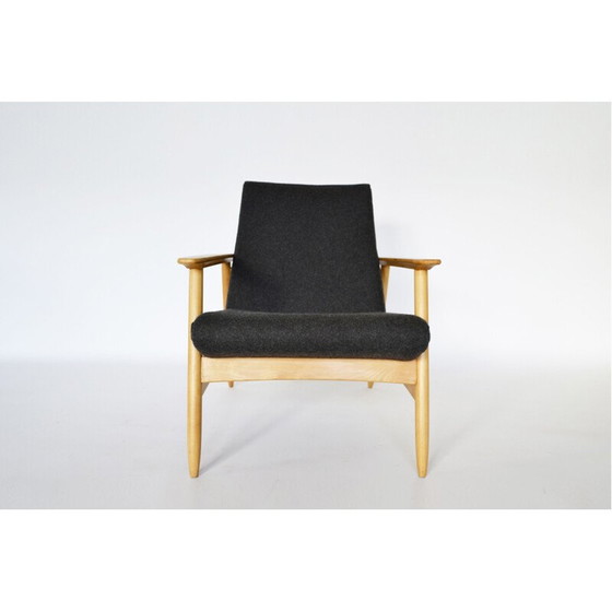 Image 1 of Vintage vilten en beukenhouten Ąžuolas fauteuil van Valerija Ema Cukermanienė voor Vilniaus Baldų Kombinatas, jaren 1960