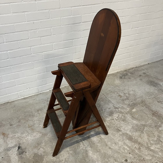 Image 1 of Antieke Bibliotheektrap, Stoel En Strijkplank In Een