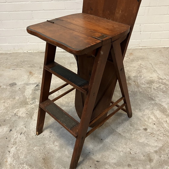 Image 1 of Antieke Bibliotheektrap, Stoel En Strijkplank In Een