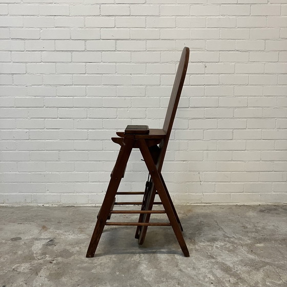Image 1 of Antieke Bibliotheektrap, Stoel En Strijkplank In Een