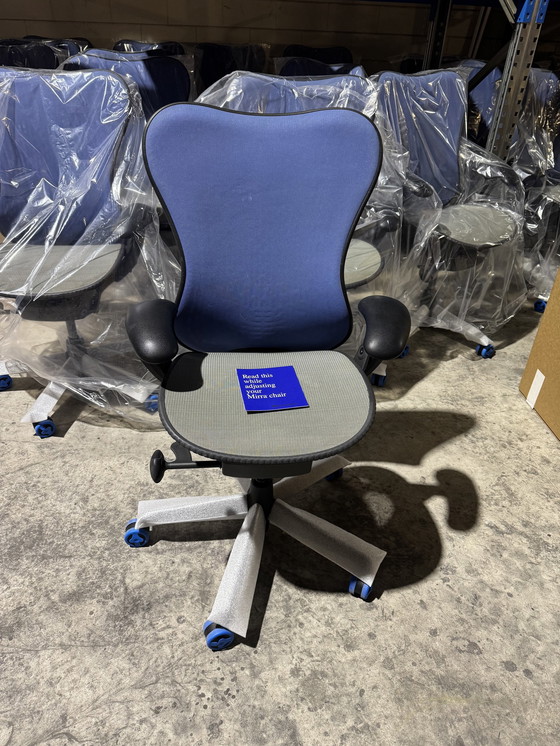 Image 1 of Refurbished Herman Miller Mirra 1 Butterfly bureaustoel