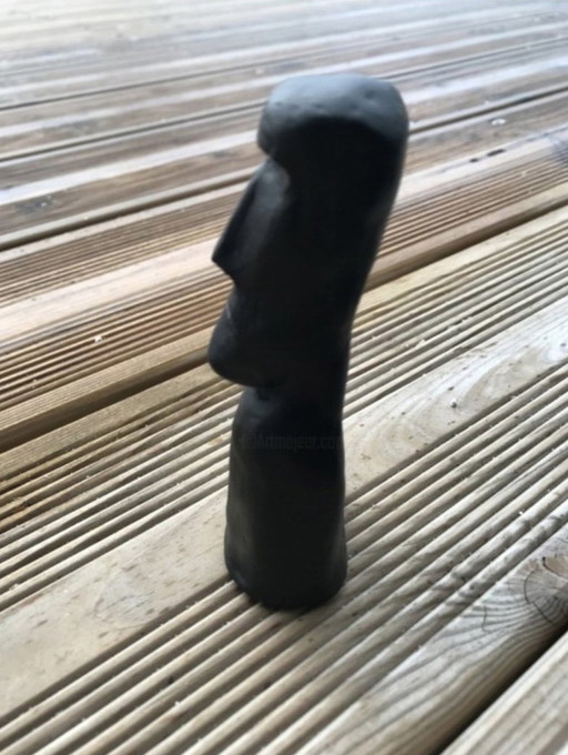 Moai klei sculptuur