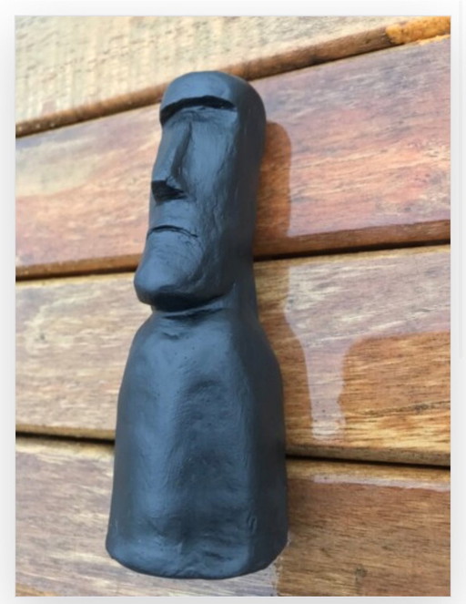 Moai klei sculptuur