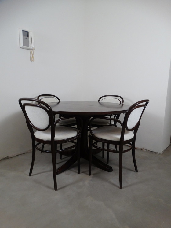 Image 1 of 1 x Thonet eettafel en 4 x Thonet stoelen