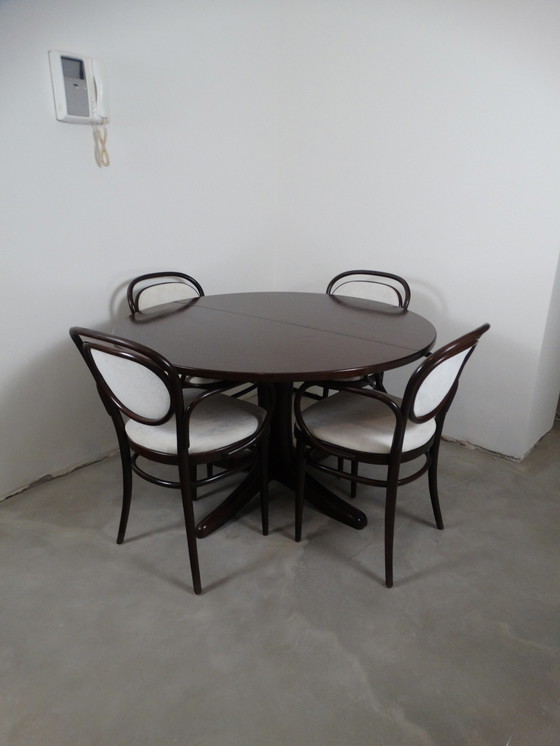 Image 1 of 1 x Thonet eettafel en 4 x Thonet stoelen