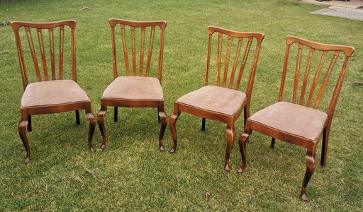 Mid Century stoelen en uitschuiftafel