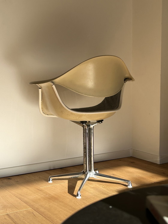 Image 1 of George Nelson Daf Glasvezel Fauteuil La Fonda Onderstel Herman Miller