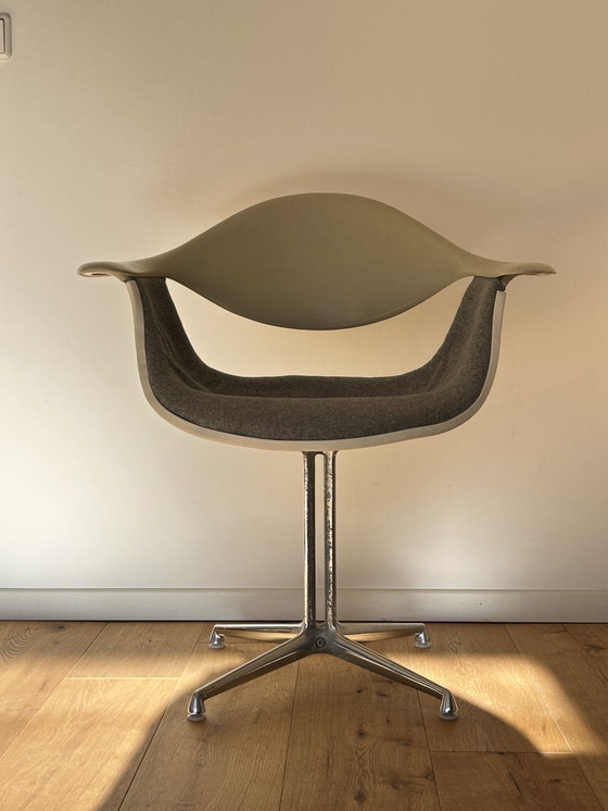 Image 1 of George Nelson Daf Glasvezel Fauteuil La Fonda Onderstel Herman Miller