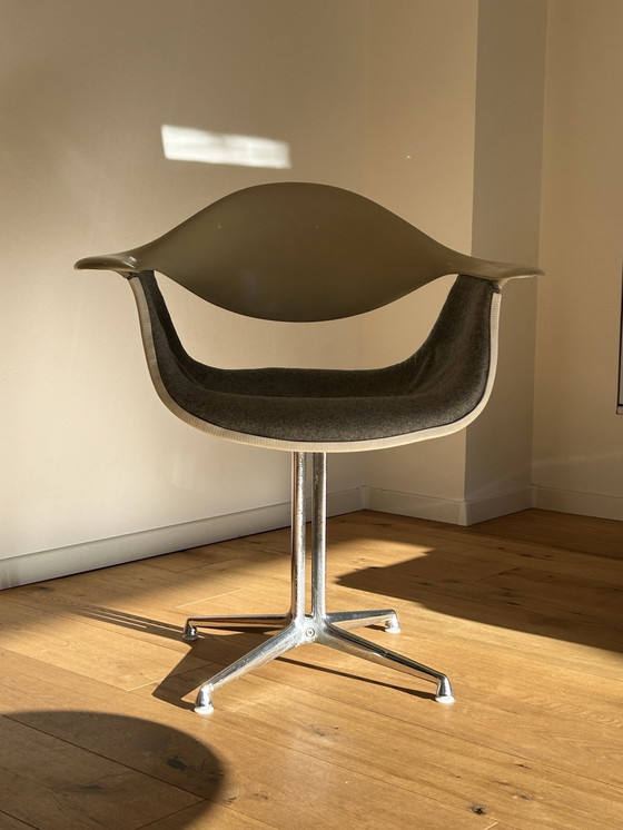 Image 1 of George Nelson Daf Glasvezel Fauteuil La Fonda Onderstel Herman Miller