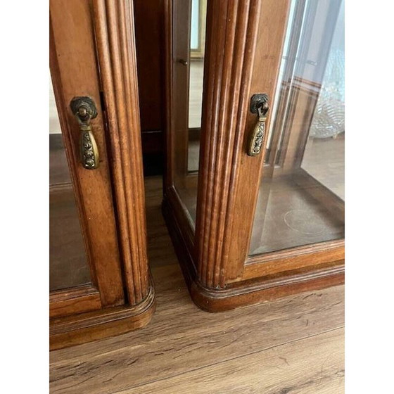 Image 1 of Paar vintage houten vitrinekasten met facet geslepen glas