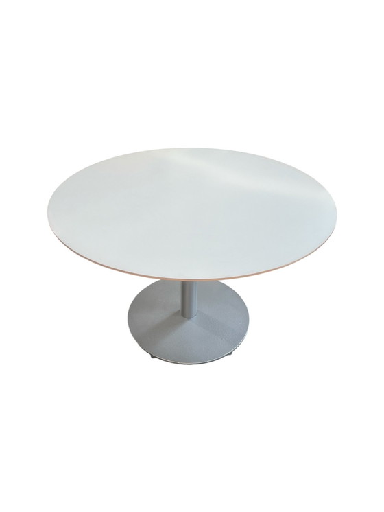 Image 1 of Ronde tafel