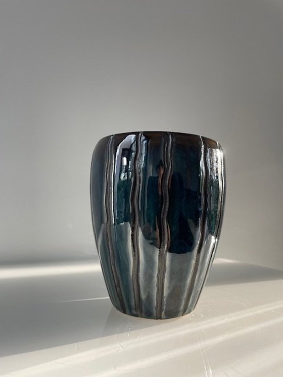 Image 1 of Moderne Vaas/Pot Met Streepmotief En Olie/Petrol Glazuur