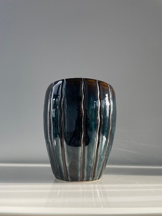 Image 1 of Moderne Vaas/Pot Met Streepmotief En Olie/Petrol Glazuur