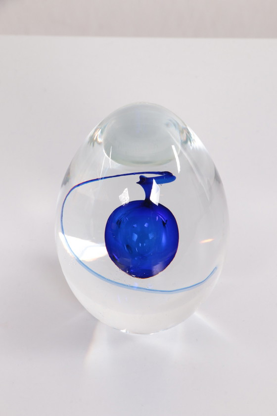 Image 1 of artcristal bohemia Paperweight eivorm met blauwe druppel