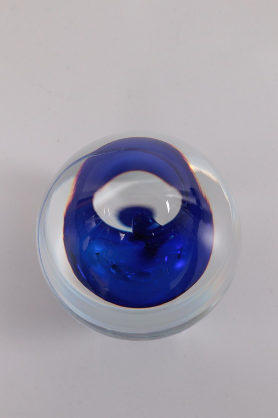 Image 1 of artcristal bohemia Paperweight eivorm met blauwe druppel