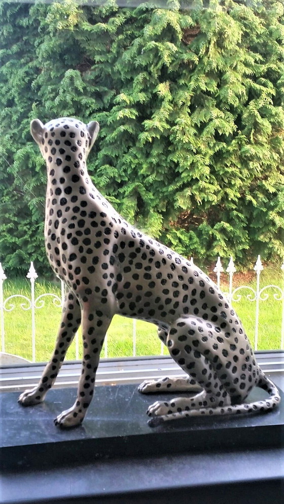 Image 1 of Brons zilveren Cheetah beeld op de uitkijk beeld