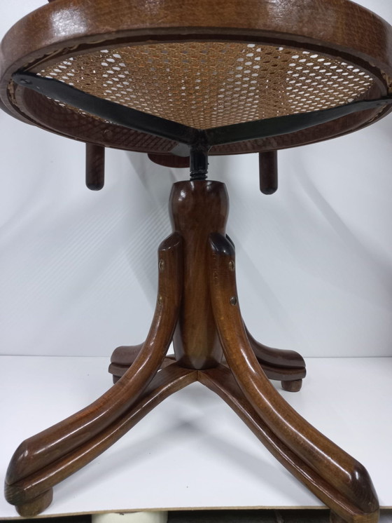 Image 1 of Webbing bureaustoel Thonet stijl gebogen hout/in hoogte verstelbaar
