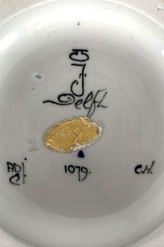 Image 1 of Porseleyne fles dekselpot.