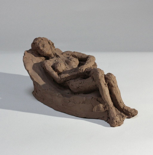 Terracotta sculptuur - Liggende vrouw - Yolande Ide (1931)