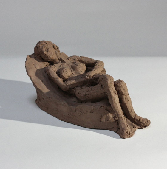 Image 1 of Terracotta sculptuur - Liggende vrouw - Yolande Ide (1931)