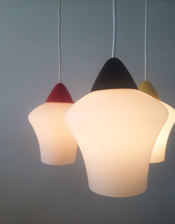 Image 1 of Vintage Jaren '50 Hanglamp In Opaline Glas En Metaal