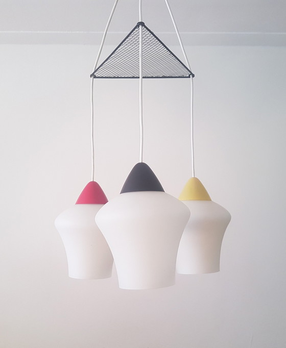 Image 1 of Vintage Jaren '50 Hanglamp In Opaline Glas En Metaal