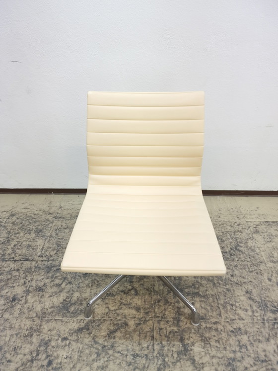 Image 1 of Hermann Miller Ea 105 Vitra Eames design fauteuil leren stoel bureaustoel q