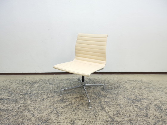 Image 1 of Hermann Miller Ea 105 Vitra Eames design fauteuil leren stoel bureaustoel q