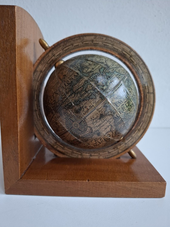 Image 1 of Paar Houten Boekensteunen Globe Werldbol