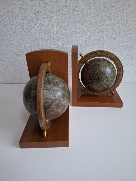 Image 1 of Paar Houten Boekensteunen Globe Werldbol