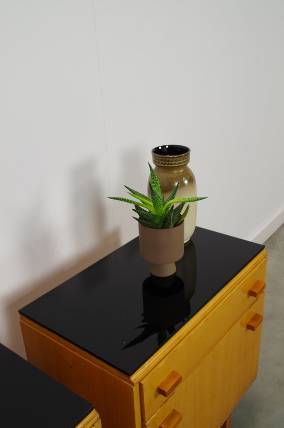 Image 1 of 2x Vintage Mezulanek nachtkastje