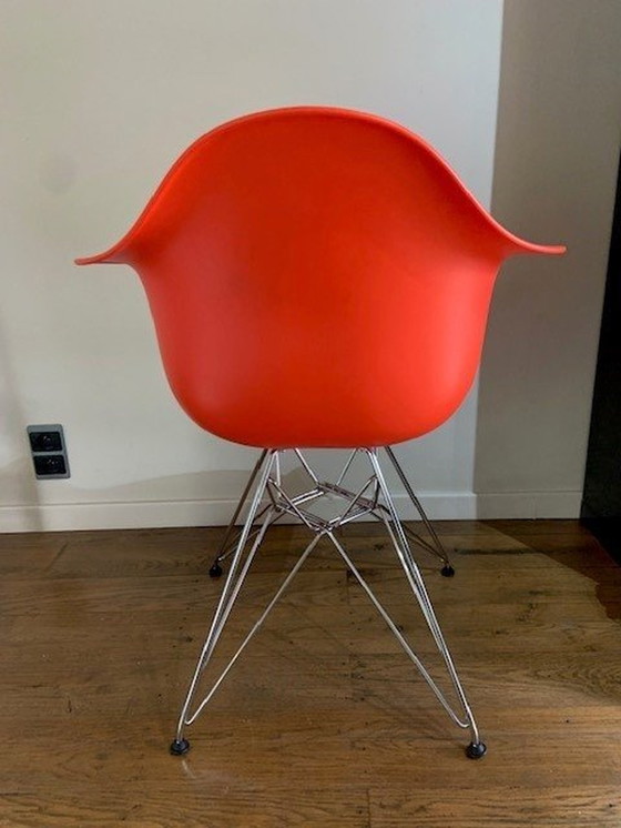 Image 1 of Vitra Eames Plastic Stoel Model Dar Speciale Editie