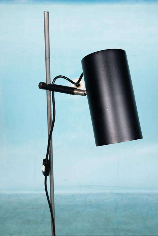 Minimalistische vintage design vloerlamp Fiedeldij Artimeta