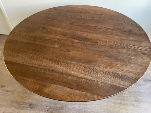 Eettafel Eiken 135 Cm Ron 4 Cm Dik 4 Jaar Oud Met Kruispoot Zwart Metaal