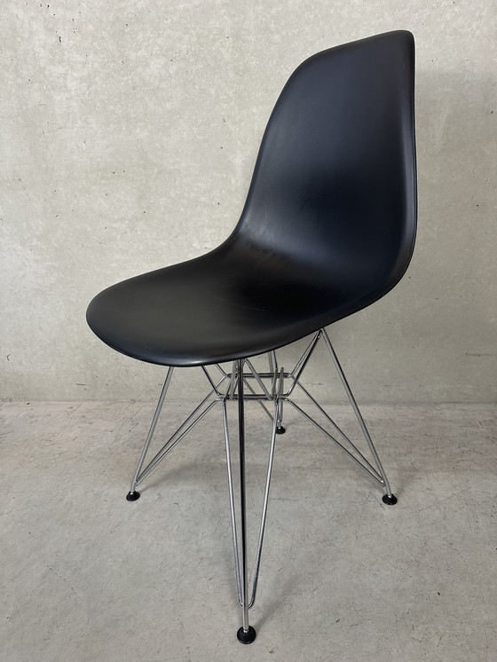 Image 1 of 2x Eames design DSR stoelen - Vitra