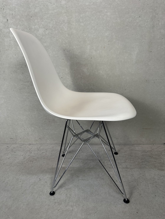 Image 1 of 2x Eames design DSR stoelen - Vitra