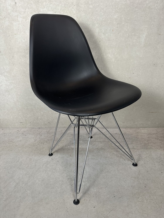 Image 1 of 2x Eames design DSR stoelen - Vitra