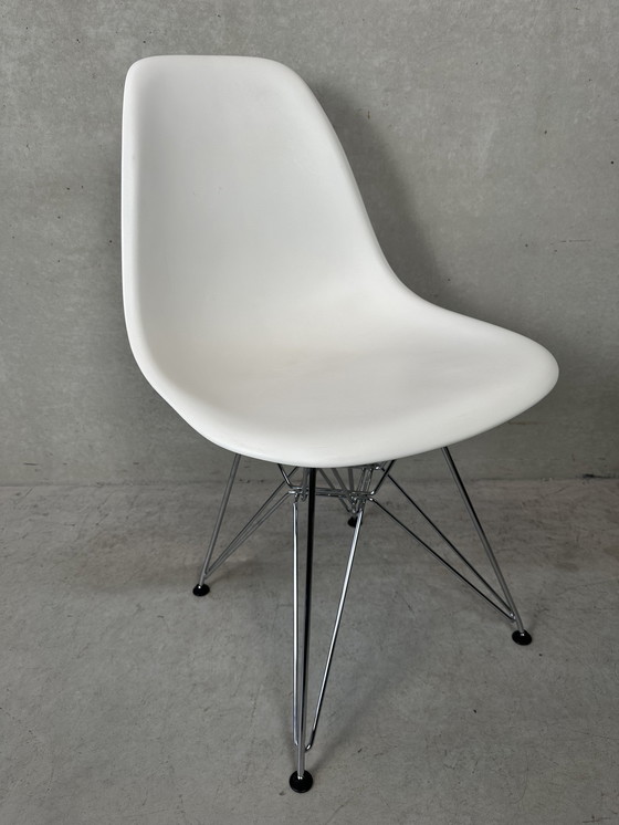 Image 1 of 2x Eames design DSR stoelen - Vitra