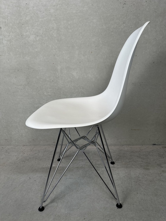 Image 1 of 2x Eames design DSR stoelen - Vitra