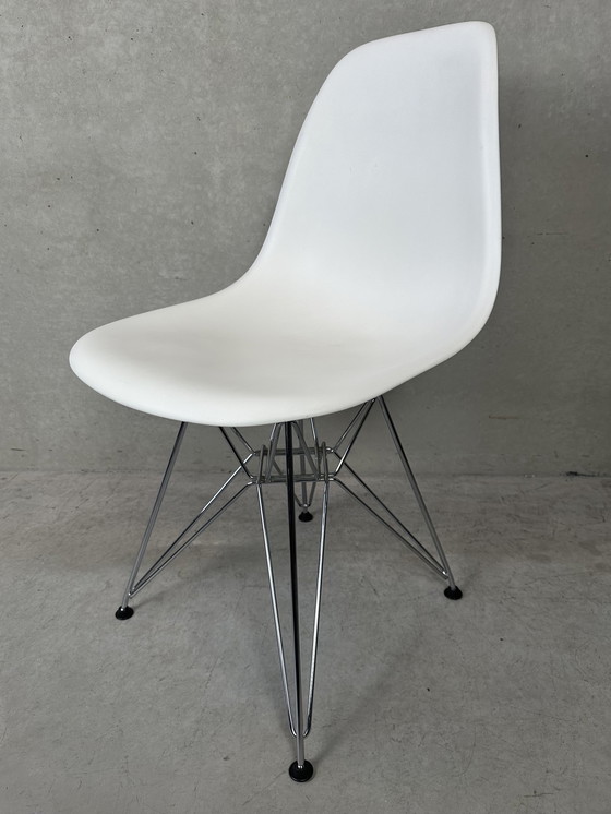 Image 1 of 2x Eames design DSR stoelen - Vitra