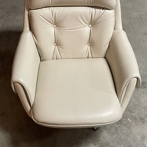 Image 1 of Vintage Lederen Draaifauteuil Met Hocker – Gustav Thams – Jaren 60