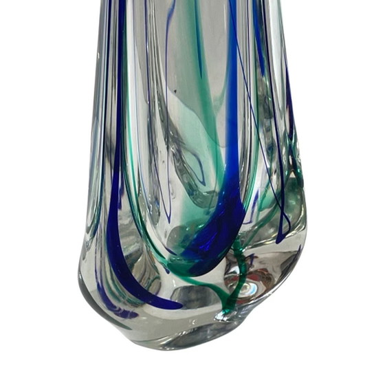 Image 1 of Max Verboeket - Kristalunie Maastricht - Vaas met diepe en lichtblauwe kleuren - Ongebruikt, vintage - Nederlands glas 