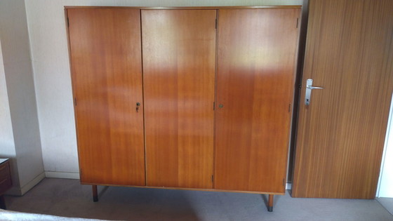 Image 1 of 2x Vintage nachtkastjes, commode en kleerkast