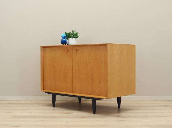 Image 1 of Essenhouten kabinet, Zweeds ontwerp, 1970S, Productie: Zweden