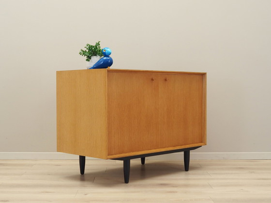 Image 1 of Essenhouten kabinet, Zweeds ontwerp, 1970S, Productie: Zweden