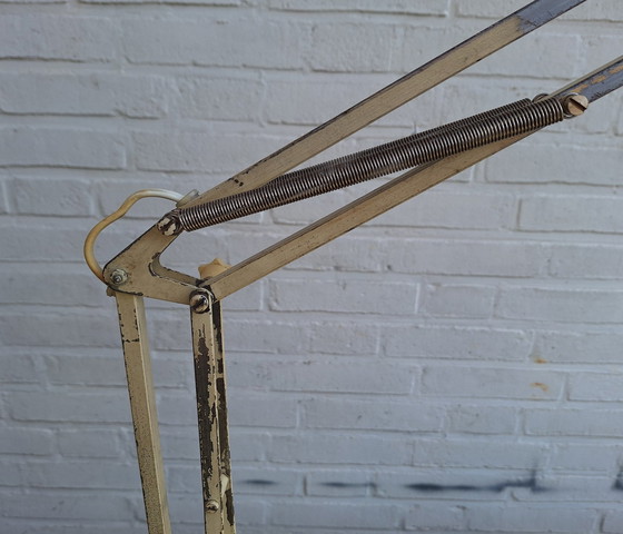 Image 1 of Zweedse Vintage Industriële Architectenlamp Lsa A101 Extra 01. Zandkleurige Bureaulamp Met Klem 1960