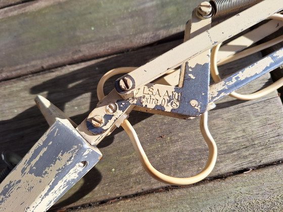 Image 1 of Zweedse Vintage Industriële Architectenlamp Lsa A101 Extra 01. Zandkleurige Bureaulamp Met Klem 1960