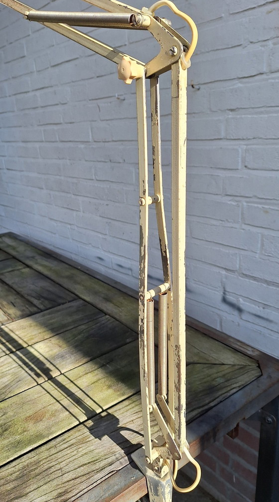 Image 1 of Zweedse Vintage Industriële Architectenlamp Lsa A101 Extra 01. Zandkleurige Bureaulamp Met Klem 1960