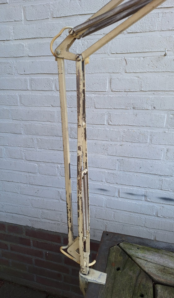 Image 1 of Zweedse Vintage Industriële Architectenlamp Lsa A101 Extra 01. Zandkleurige Bureaulamp Met Klem 1960